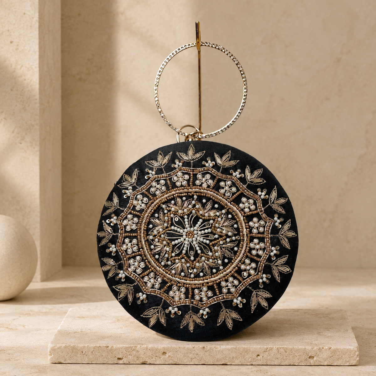 Bangle Clutch Black | color:black
